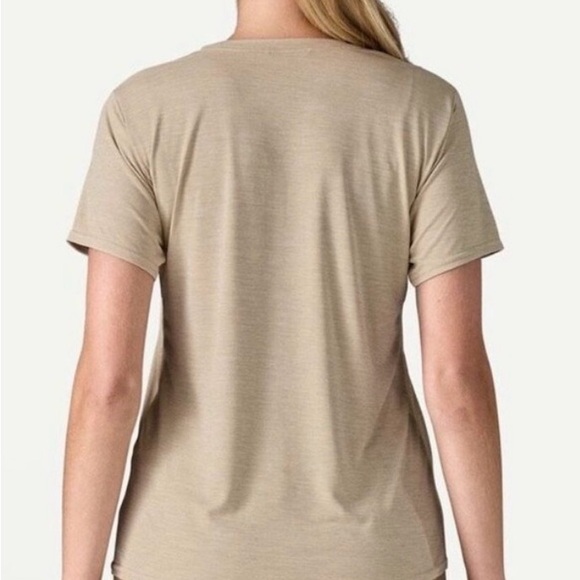 NWOT - Patagonia Capilene Cool Daily Odor Control Pumice Dyno White
Size L - Picture 4 of 6